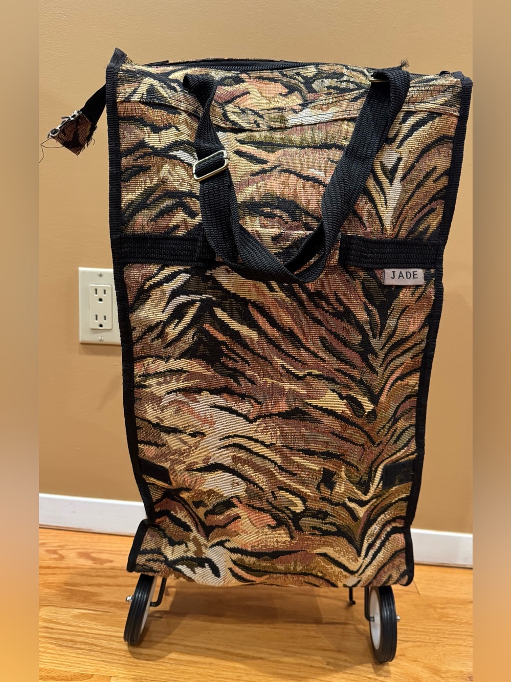 Jade Tiger-Print Tapestry Rolling Wheeled Zip Top Folding Tote Bag : Clean